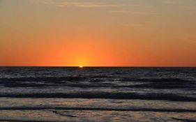 Amanecer frente al mar